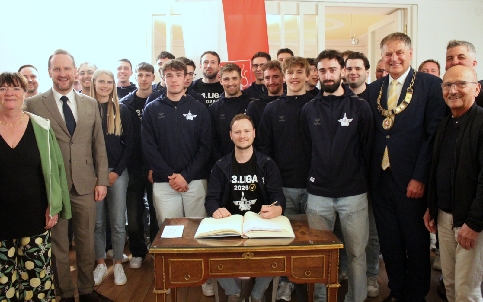 Mit Überschall ins Silberne Buch: Die Stadt Gmünd würdigt ihre TSB-Handballhelden